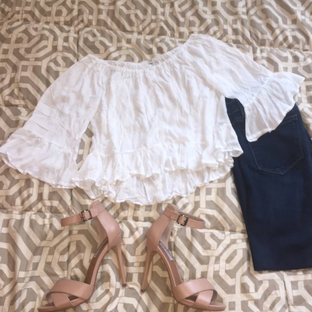 ⭐NWOT White Off the Shoulder Ruffle Crop Top